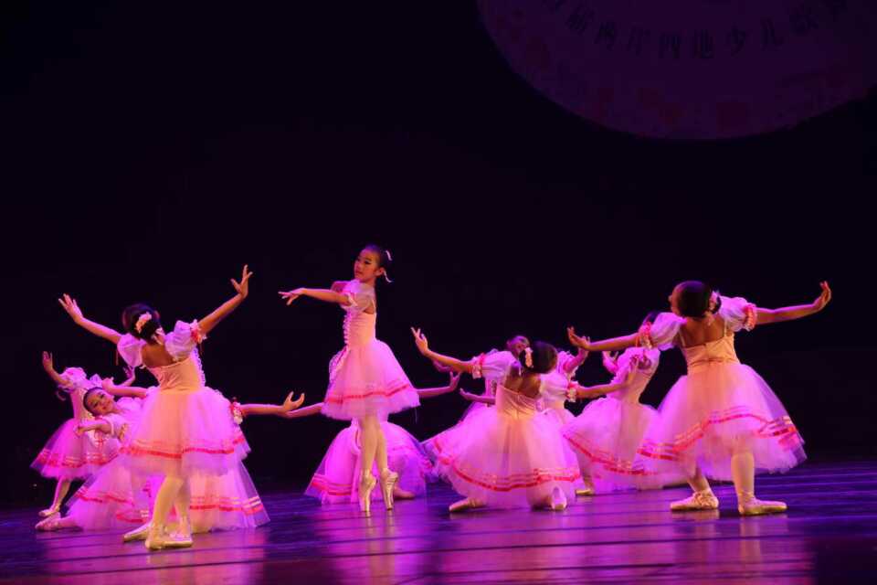 2015年1月31日首届两岸四地少儿歌舞艺术月（简称“艺术月”）活动之“花儿朵朵 舞向未来”两岸四地少儿舞蹈大赛
